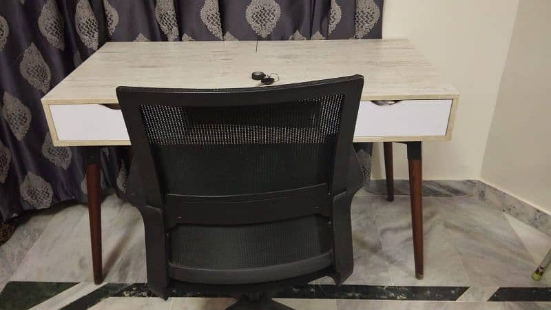 study table with chair 0