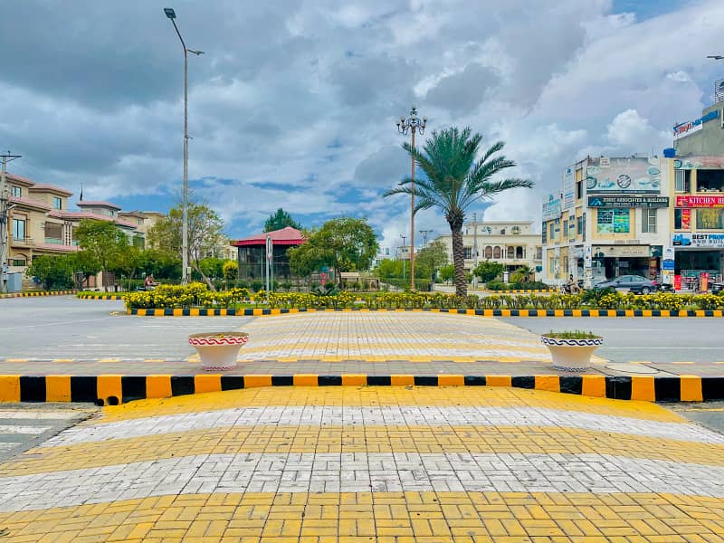 5 Marla Plots Are Available For Sale in Diamond Block 7