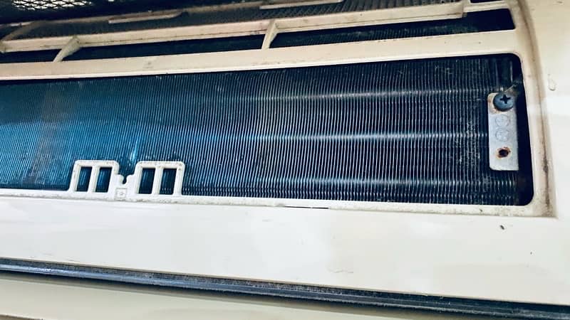 Haier 1.5 ton Split AC as good as brand new condition 3