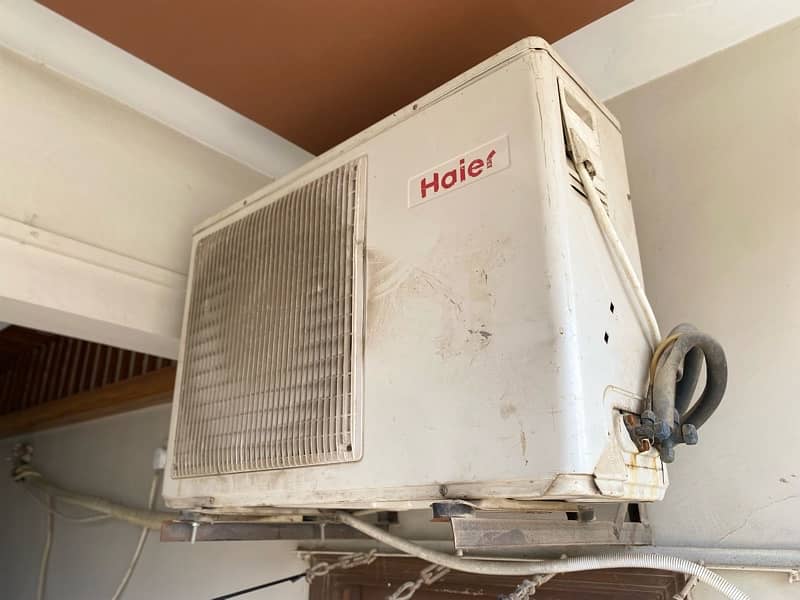 Haier 1.5 ton Split AC as good as brand new condition 4