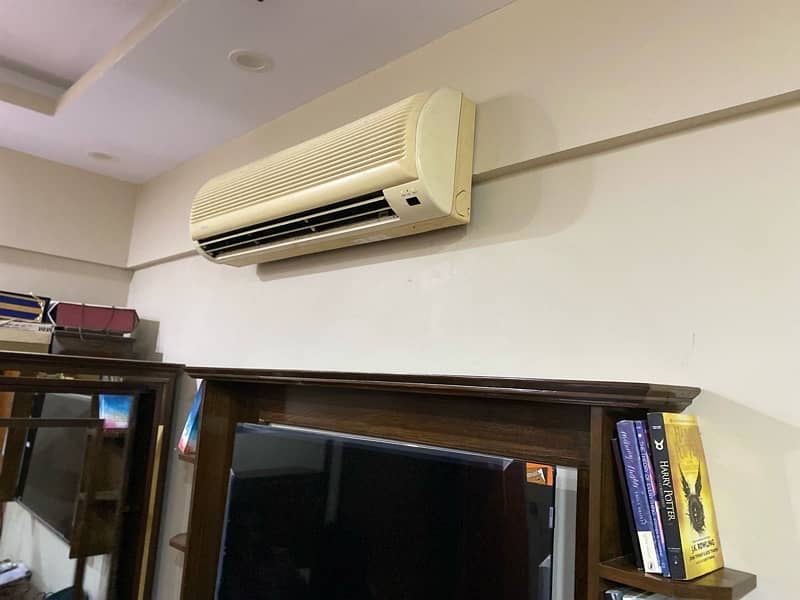 Haier 1.5 ton Split AC as good as brand new condition 5