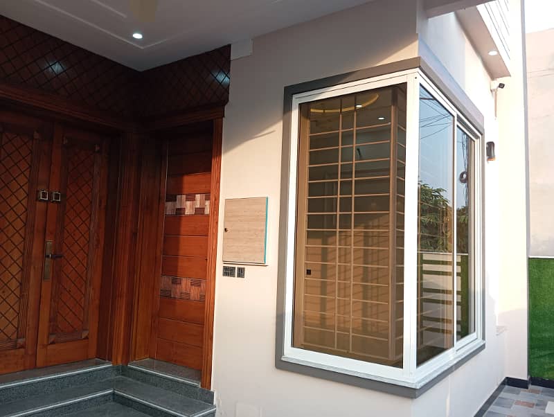 5 MARLA BRAND NEW HOUSE AVAILABLE FOR SALE 0