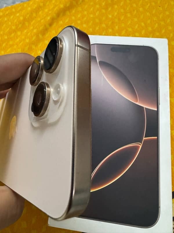 iPhone 16 Pro Max 4