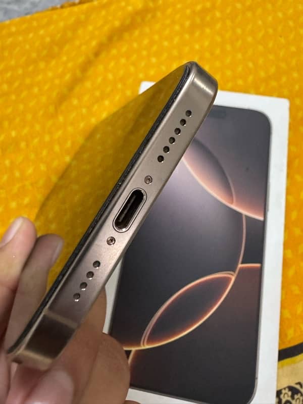 iPhone 16 Pro Max 6