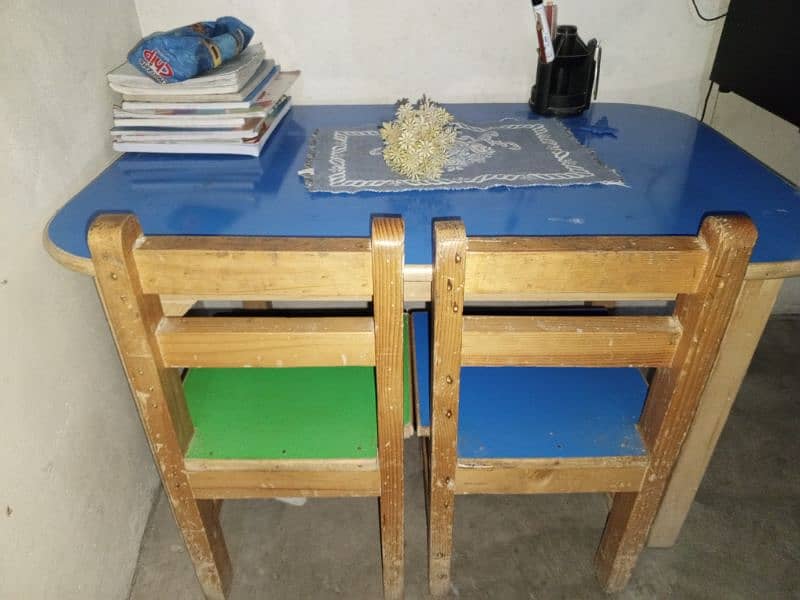 4 to 10 years children use this table with chairs 1