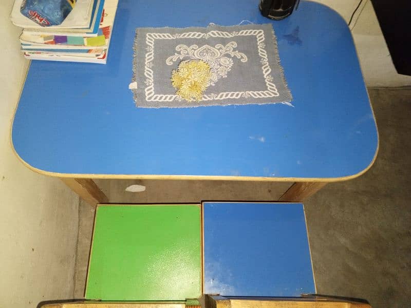4 to 10 years children use this table with chairs 3