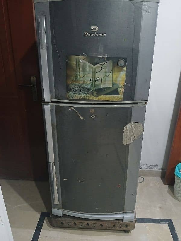 Dawlance  Fridge Medium size for urgent sale 1