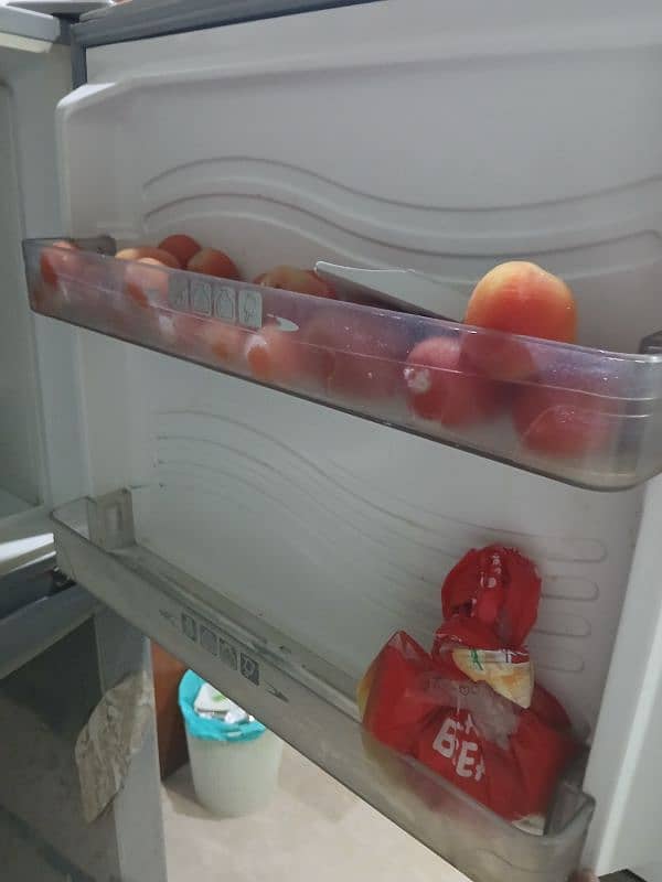 Dawlance  Fridge Medium size for urgent sale 3