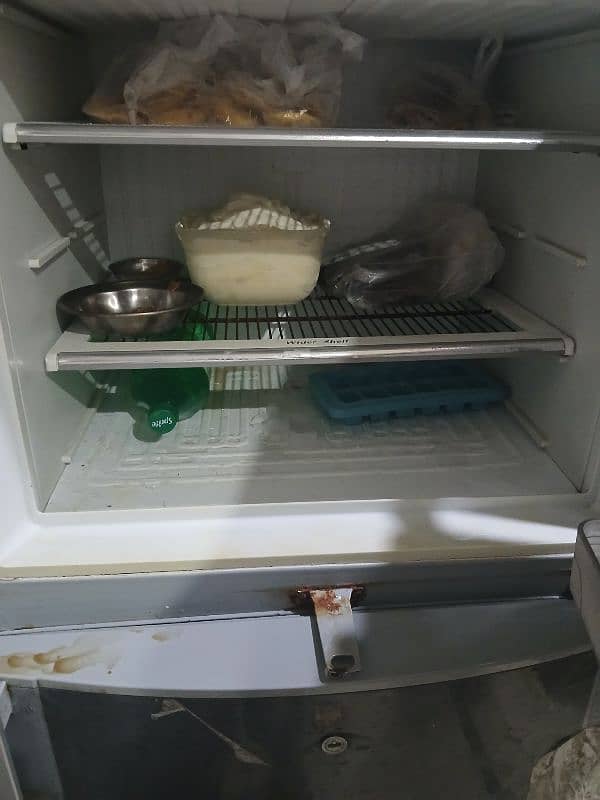 Dawlance  Fridge Medium size for urgent sale 6