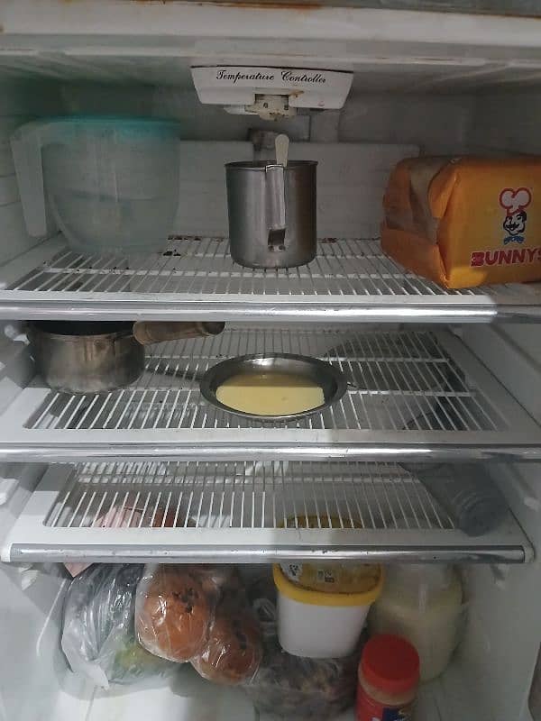 Dawlance  Fridge Medium size for urgent sale 8