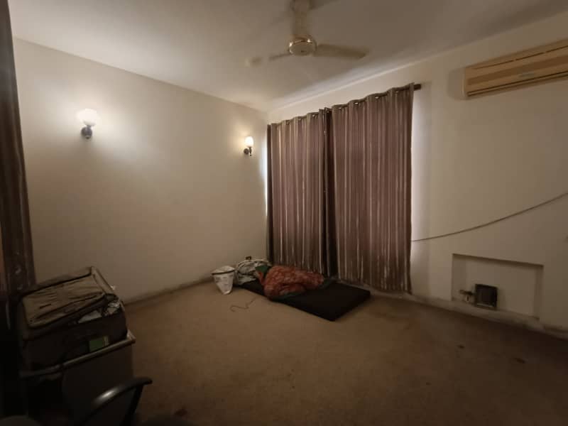 1 Kanal Facing Park Upper Portion For Rent in Johar Town Very Super Hot Location Very 16