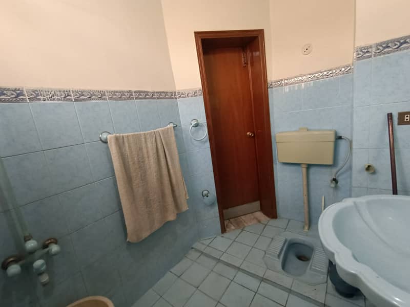 1 Kanal Facing Park Upper Portion For Rent in Johar Town Very Super Hot Location Very 17