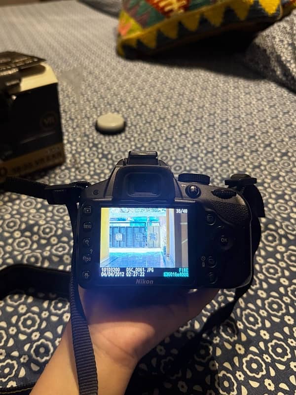 NIKON D3200 with box and bag 0