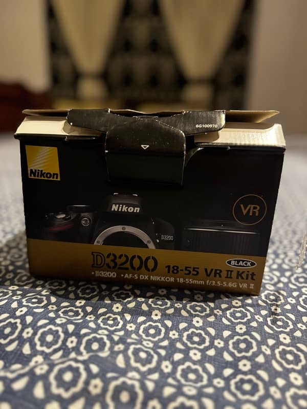 NIKON D3200 with box and bag 3
