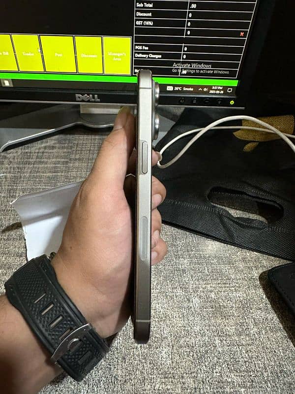 IPhone 15 pro max 4