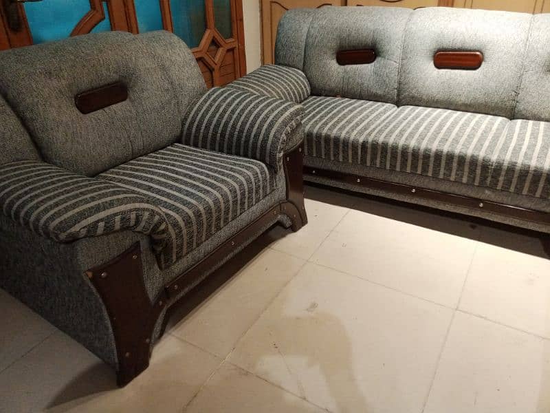 slightly used sofa set 3 2 1 seater 3