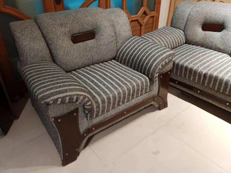 slightly used sofa set 3 2 1 seater 7