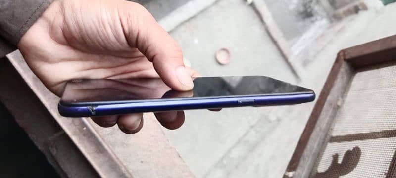 Realme 5 4/64 With Box totally original glass break 2