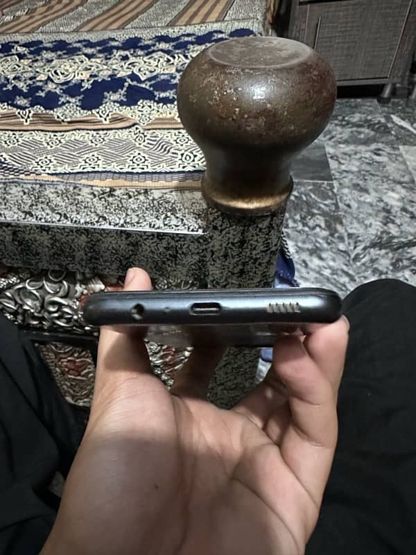 samsung A12 4/64 black color 10/10 condition only phone 2
