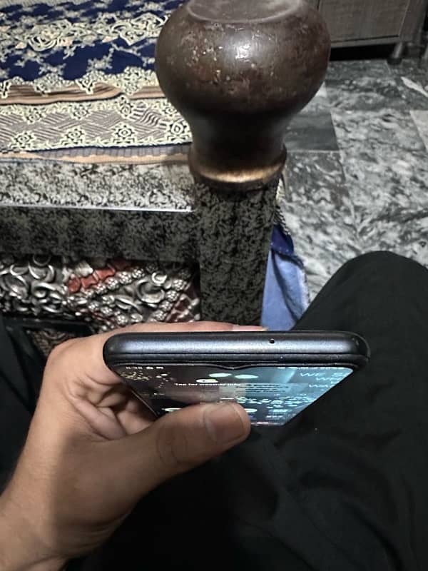 samsung A12 4/64 black color 10/10 condition only phone 3