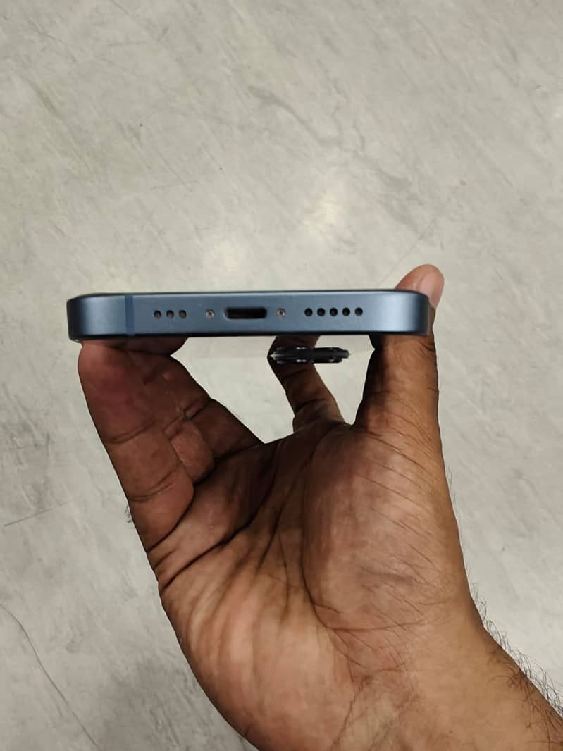 Selling iPhone 14 in sky blue colour 3