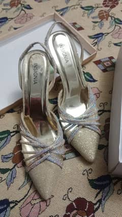 insignia heels 40 number