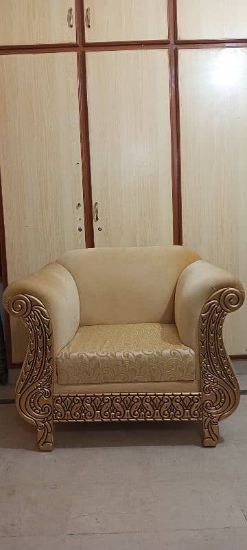 6 Seater sofa set available, in new condition 0