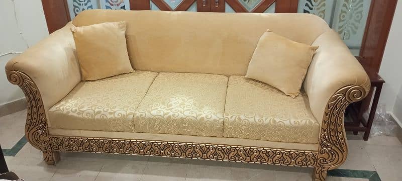 6 Seater sofa set available, in new condition 1