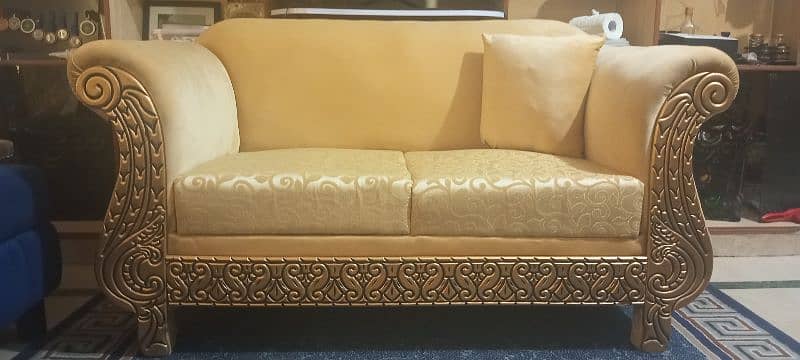 6 Seater sofa set available, in new condition 2