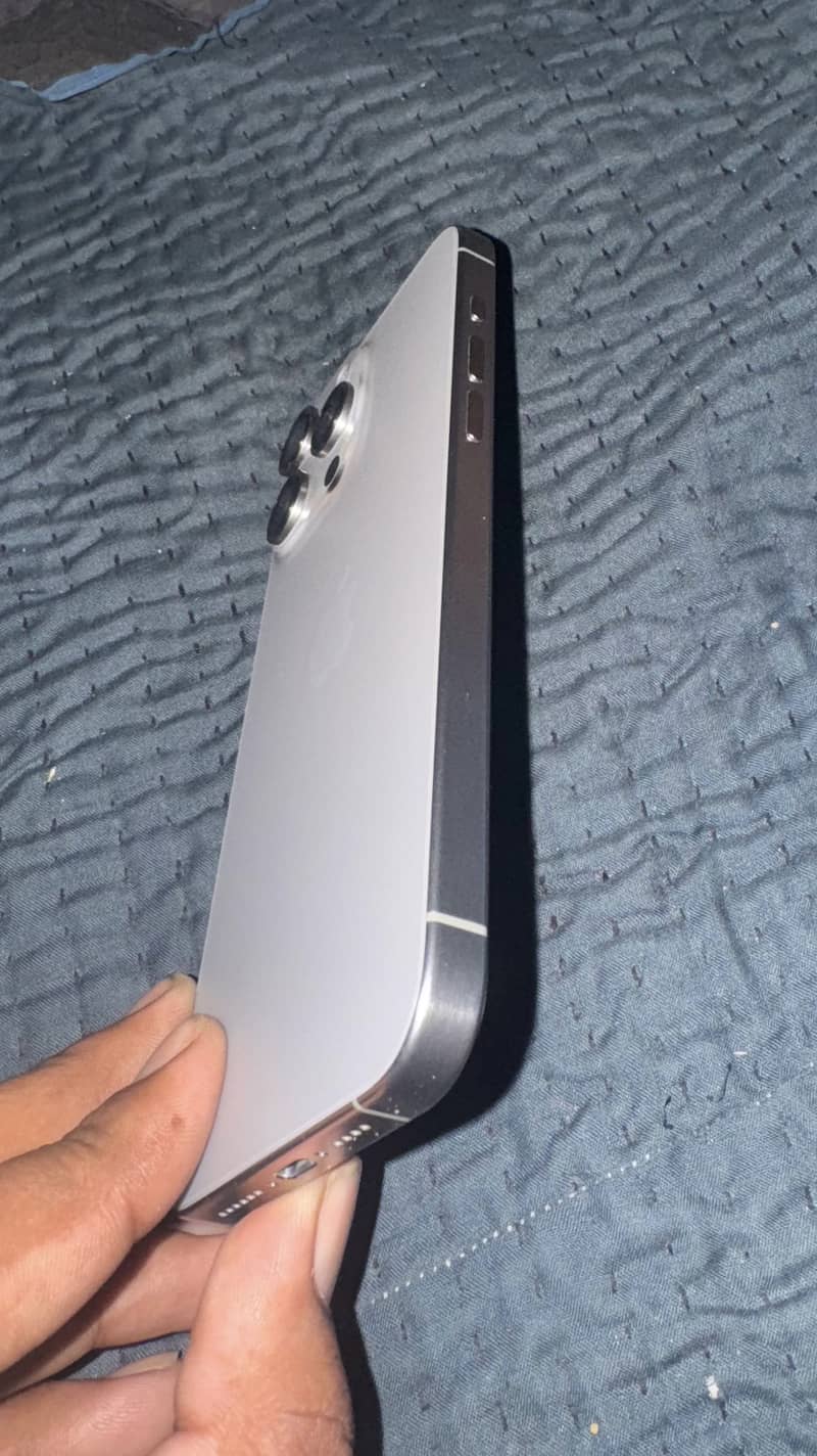 Iphone 15 pro max titanium 195000 0