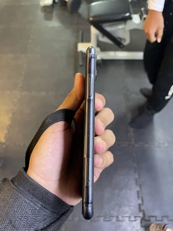 iPhone 11 for Exchange with iPhone 11 Pro (Cash Adjustment Available) 4