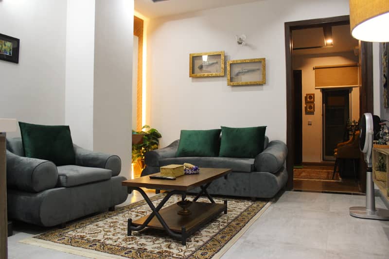 1 BED LUXURY FURNISHED FOR RANT IN GULBERG GREEN 5