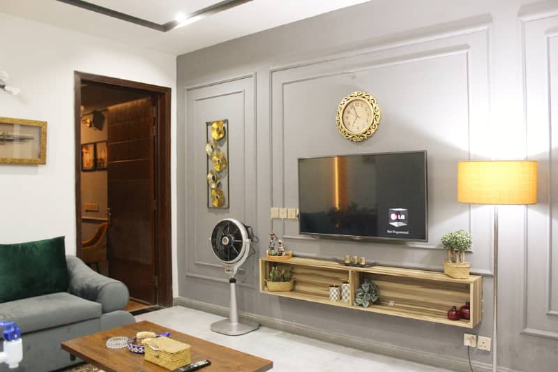 1 BED LUXURY FURNISHED FOR RANT IN GULBERG GREEN 8