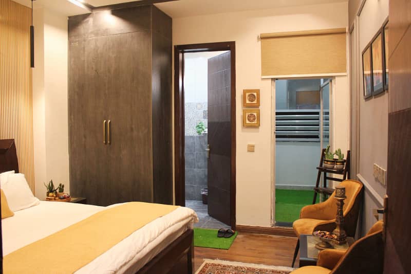 1 BED LUXURY FURNISHED FOR RANT IN GULBERG GREEN 20