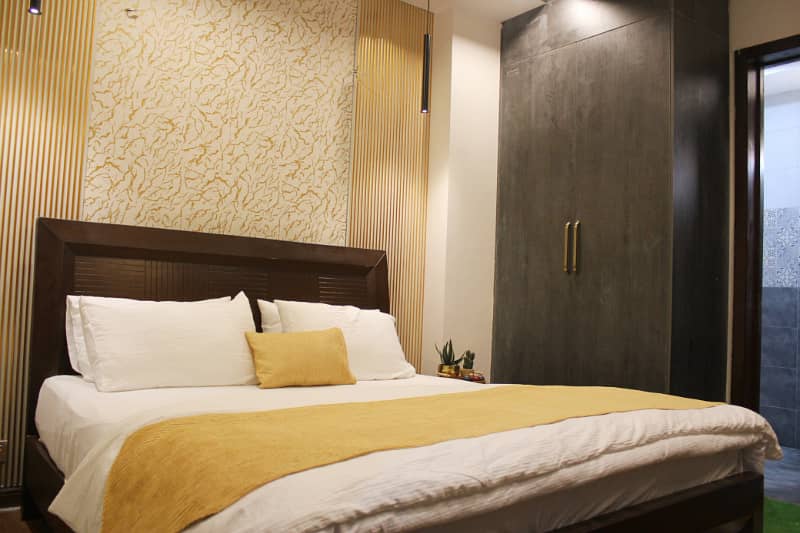 1 BED LUXURY FURNISHED FOR RANT IN GULBERG GREEN 21