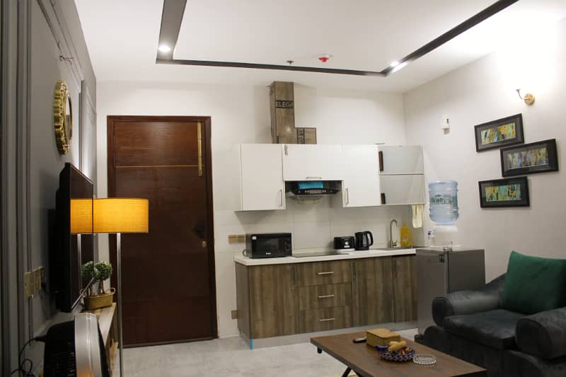 1 BED LUXURY FURNISHED FOR RANT IN GULBERG GREEN 22