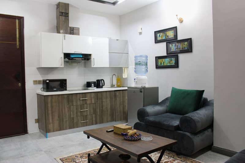 1 BED LUXURY FURNISHED FOR RANT IN GULBERG GREEN 24