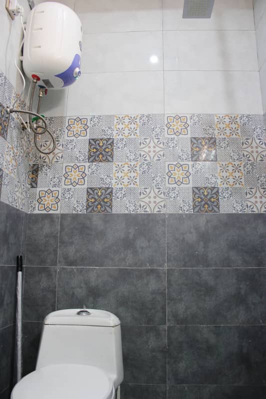1 BED LUXURY FURNISHED FOR RANT IN GULBERG GREEN 27