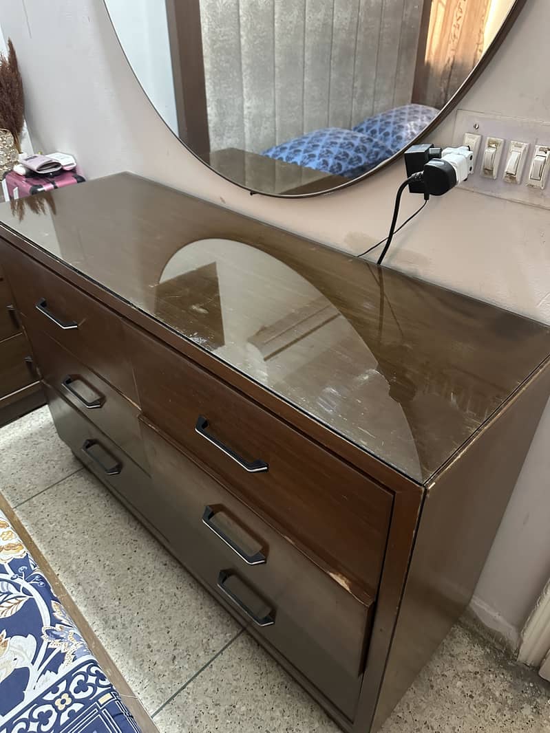 Bed, Wardrobe and Dressing Table 3