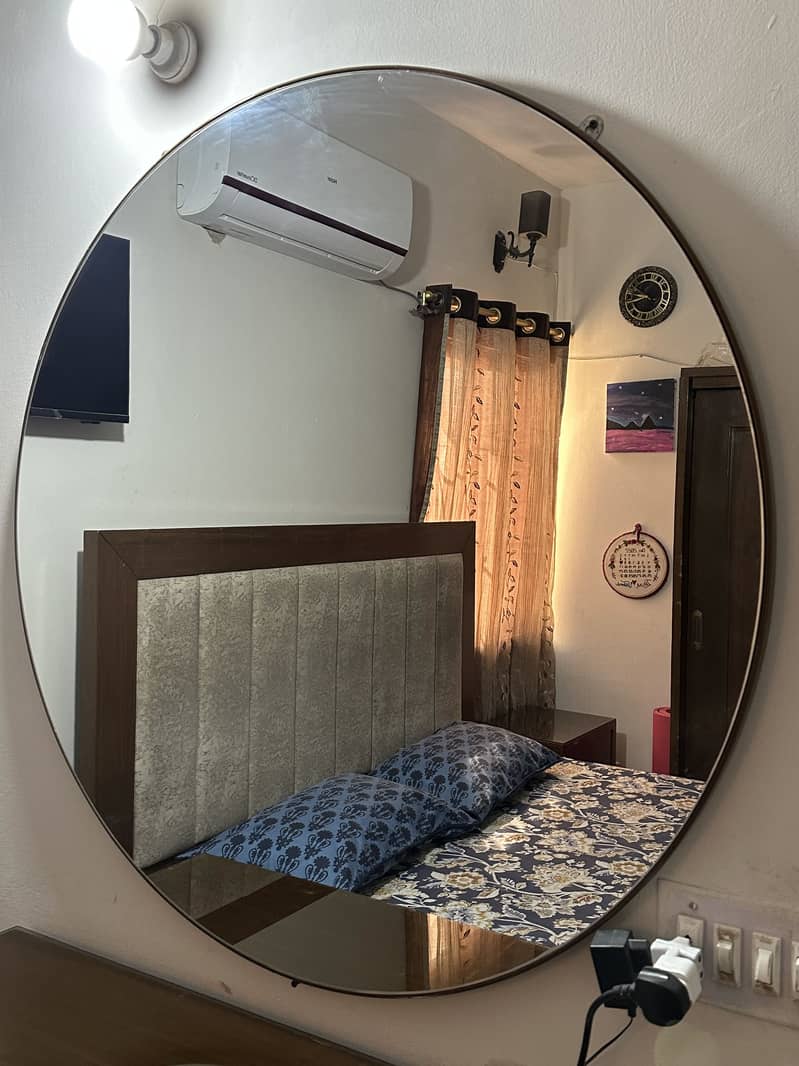 Bed, Wardrobe and Dressing Table 4