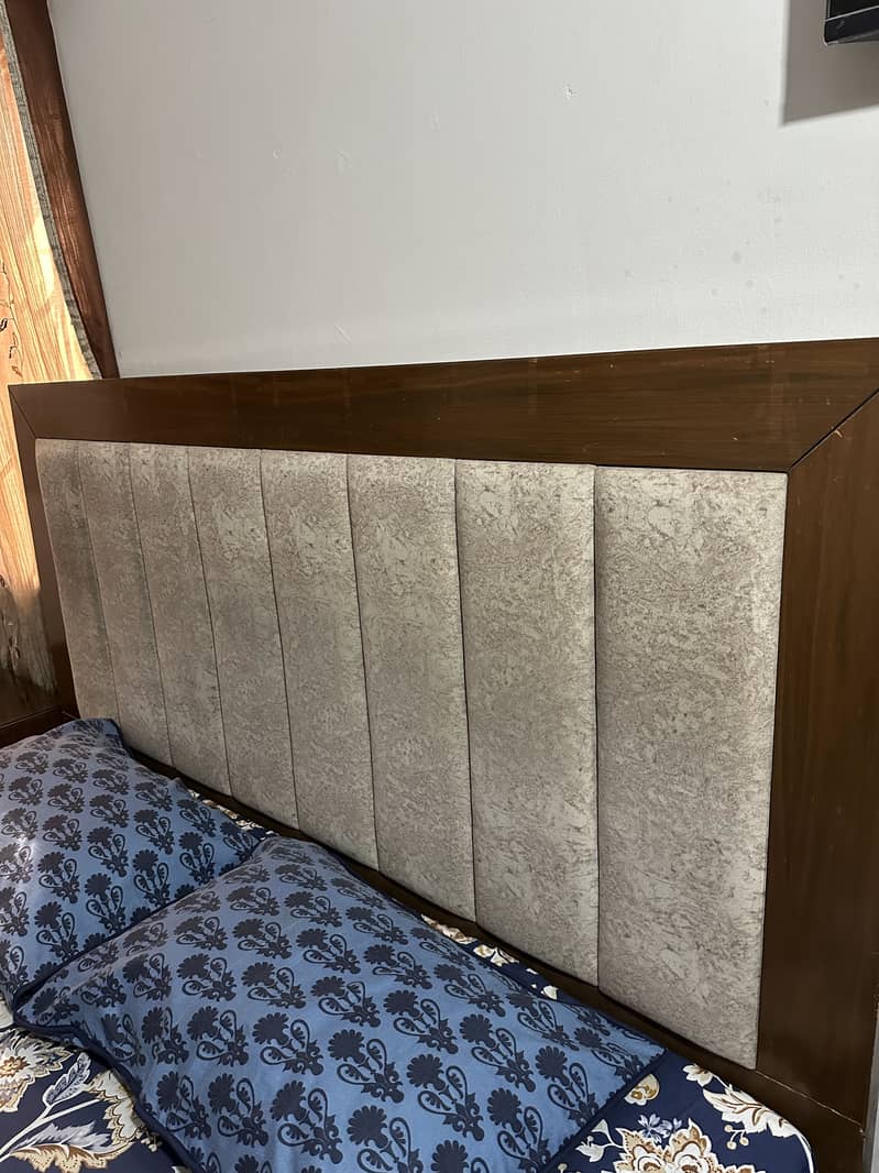Bed, Wardrobe and Dressing Table 5