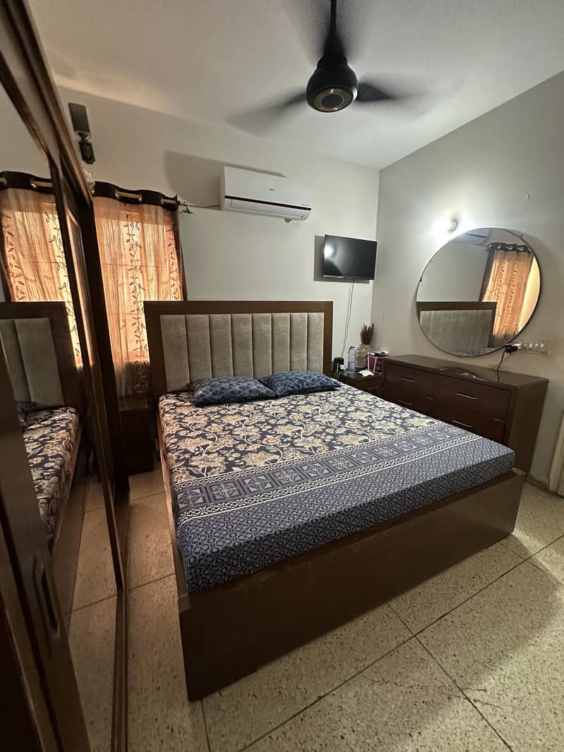 Bed, Wardrobe and Dressing Table 8