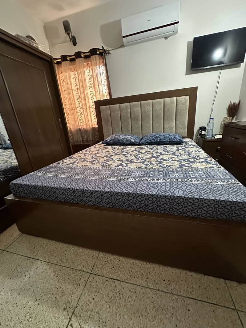 Bed, Wardrobe and Dressing Table 13