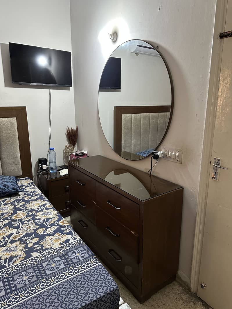Bed, Wardrobe and Dressing Table 14
