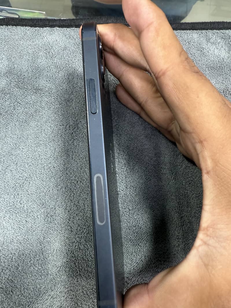 Iphone 12 Excellent Condition 4