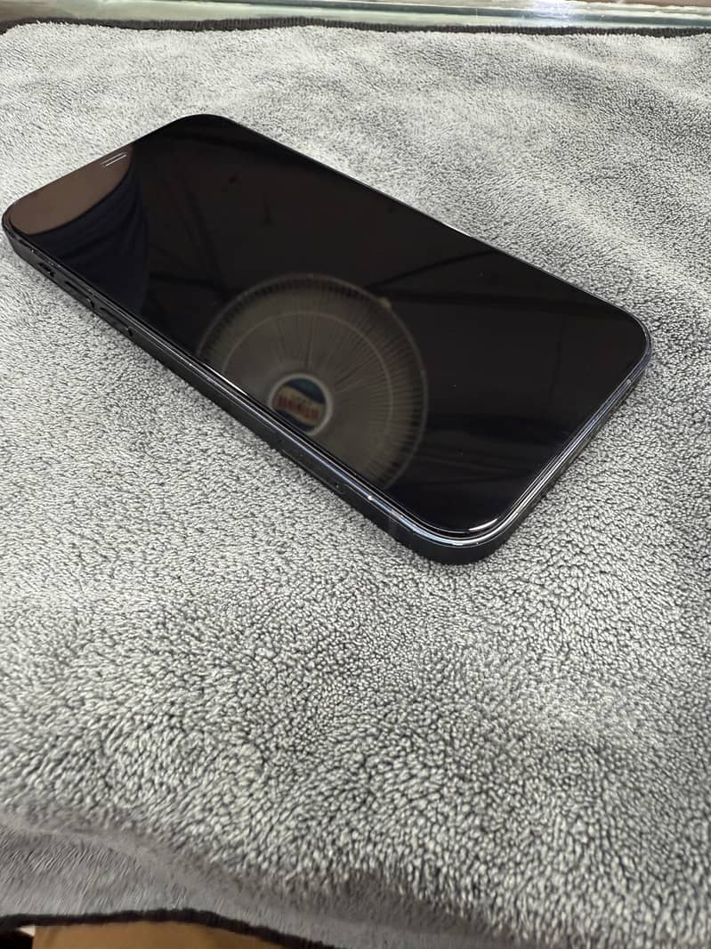 Iphone 12 Excellent Condition 6