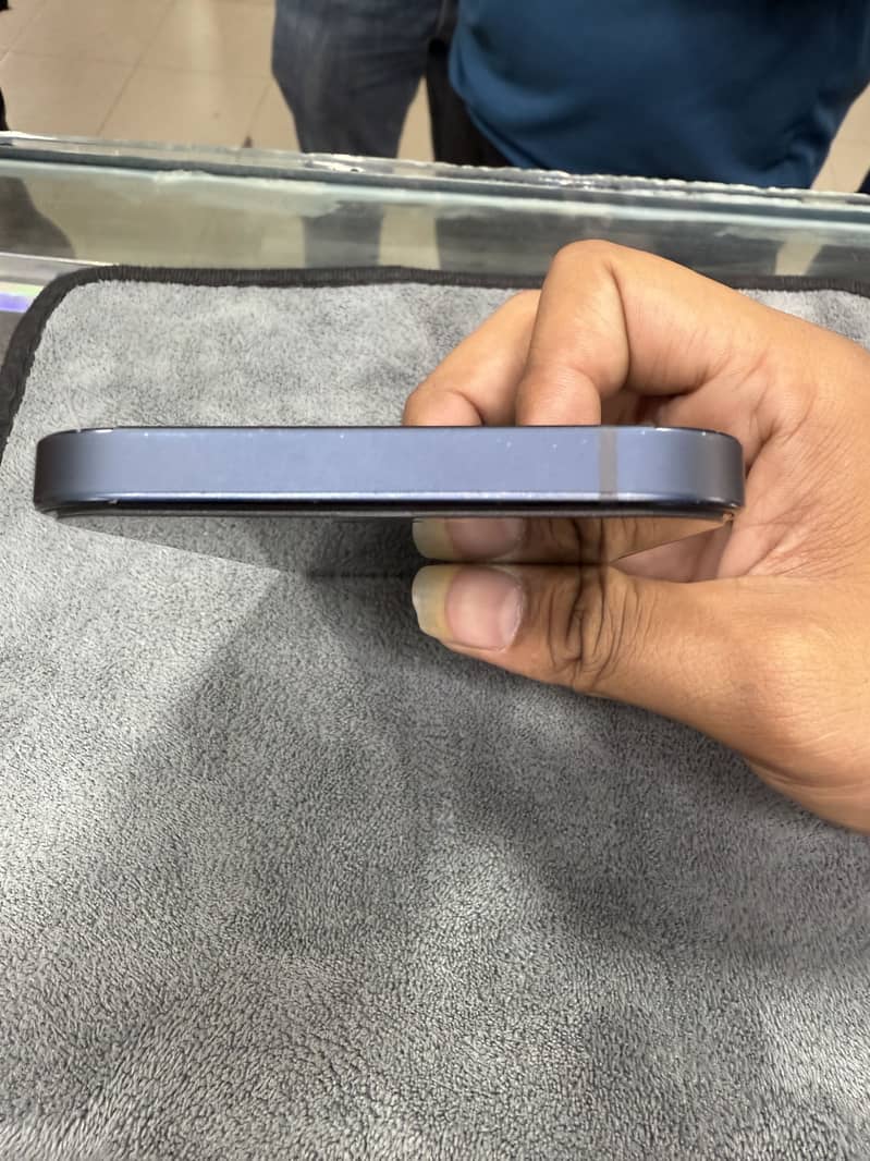 Iphone 12 Excellent Condition 7
