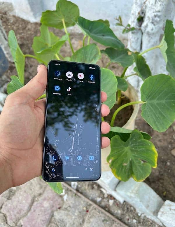 Google pixel 8 pro 1