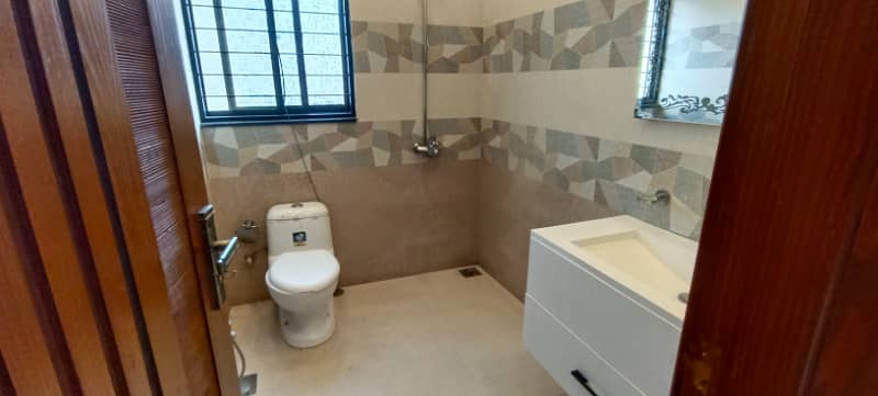 Prime location Near Park 2