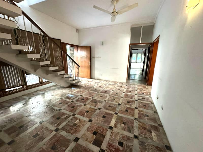 Old House Near Kohsar Road in f-7 For Sale 0